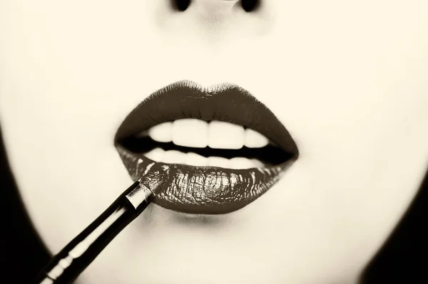 Modefoto von Gesicht Make-up demonstriert Lippen — Stockfoto