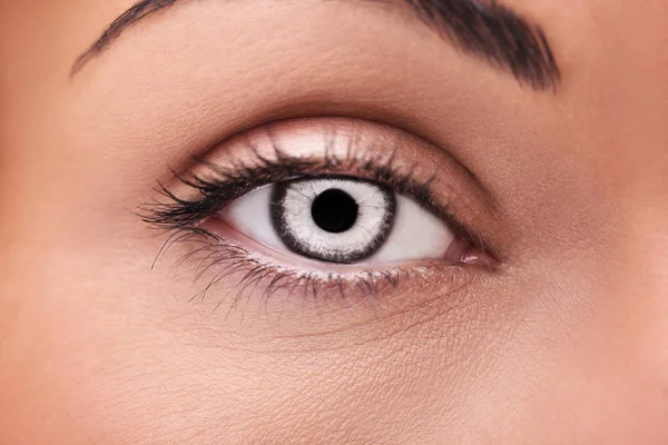 A beautiful insightful look  woman's eye — Stock Photo, Image