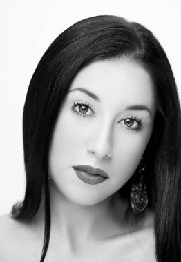 Kırmızı dudaklı güzel genç bir manken. Muhteşem Kadın Suratı.