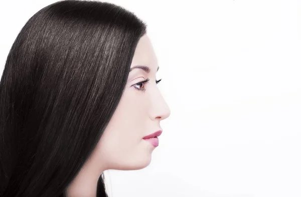 Menina de beleza com cabelo saudável preto reto longo. Bru lindo — Fotografia de Stock