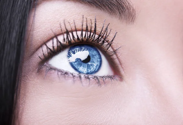 Beautiful insightful look brown woman's eye — Stock Photo, Image