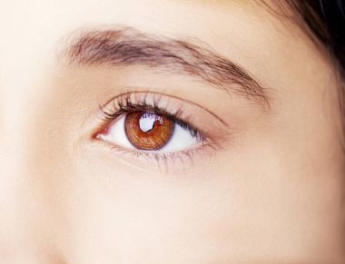 Güzel, anlayışlı bir bakış. Yakın çekim.