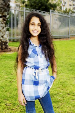 Güzel çekici kız kot pantolon 