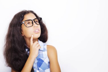 Görüntü güzel bir Afrika genç kızın gözlüklü.