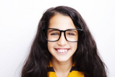 Görüntü güzel bir Afrika genç kızın gözlüklü.