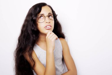 Görüntü güzel bir Afrika genç kızın gözlüklü.