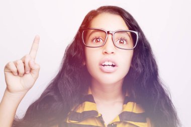 Görüntü güzel bir Afrika genç kızın gözlüklü.