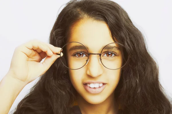 Görüntü güzel bir Afrika genç kızın gözlüklü.