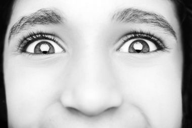 Güzel, anlayışlı bir bakış. Yakın çekim.