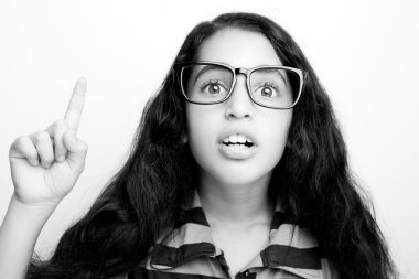 Görüntü güzel bir Afrika genç kızın gözlüklü.