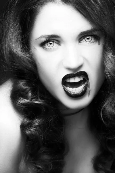 Pretty female fashion model posing in studio with dark gothic make up — Stock Photo, Image