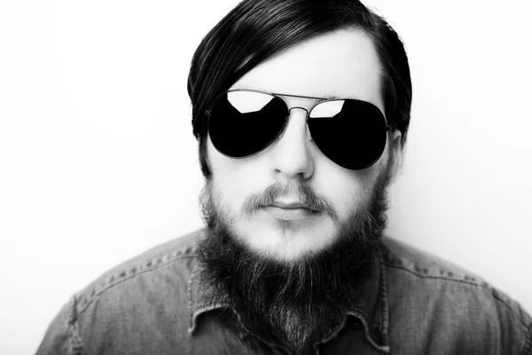 Jovem hipster homem barbear gengibre barba — Fotografia de Stock