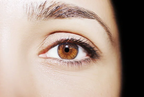 Een prachtige, inzichtelijke blik van een vrouw. close-up schot — Stockfoto