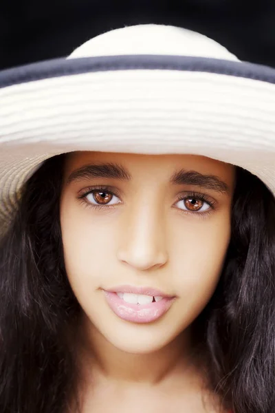 Close up portrait of a young african american girl — Stock Photo, Image