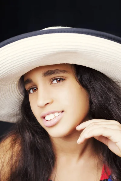 Close up retrato de uma jovem afro-americana — Fotografia de Stock