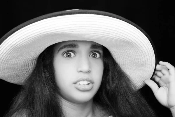 Portrait of a young african american girl  with sun hat — Stock Photo, Image