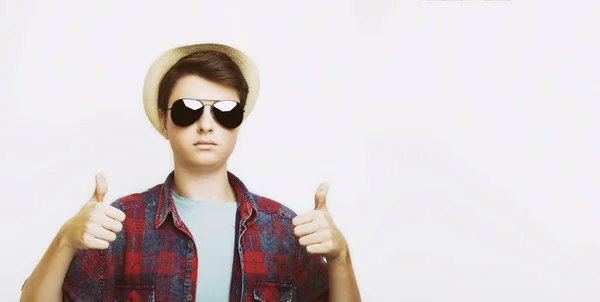 Handsome Man Showing Thumbs Sunglasses Hat Studio — Stock Photo, Image