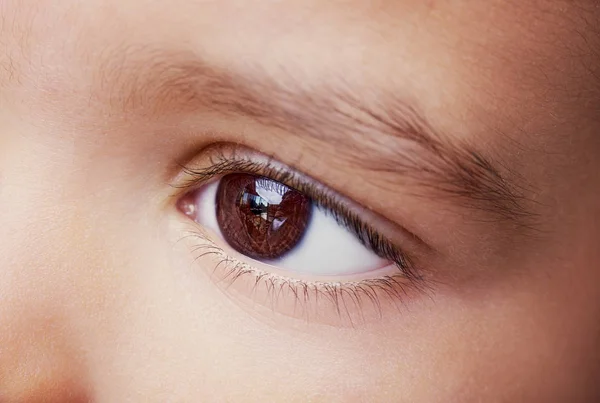 Afbeelding van het kinderoog van dichtbij. — Stockfoto