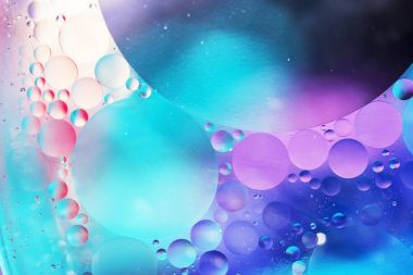 Sanatsal renkli arka plan ile baloncuklar.