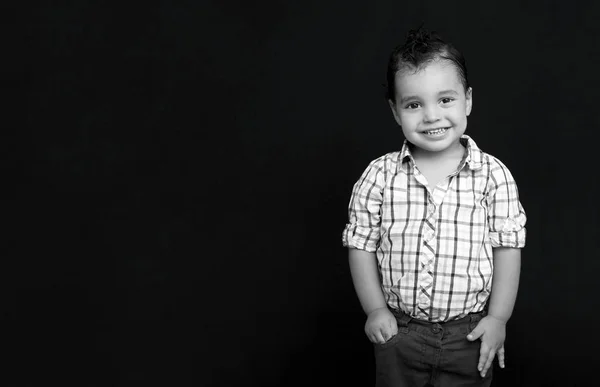 Retrato de um menino bonito na moda — Fotografia de Stock