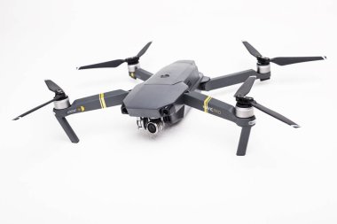 İle DJI indeks işlem Mavic Pro dron: İsrail, 2 Ekim 2017. Portre, beyaz arka plan üzerinde. Bir piyasada en taşınabilir cisimlerinin