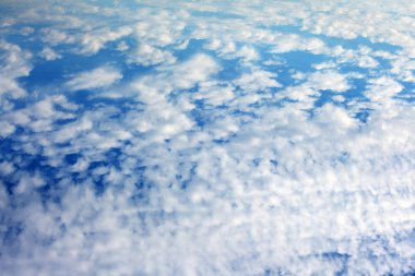 Bulutlu gökyüzü arka planı. Bulutlu gökyüzü