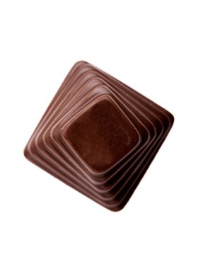 beyaz zemin üzerine çikolata şeker. Lezzetli çikolatalı pralin