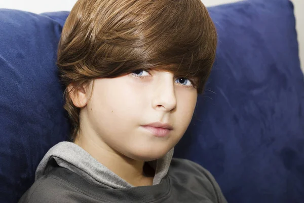 A portrait of a handsome blue eyes boy. Kid possing — Stock Photo, Image