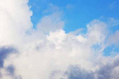 Bulutlu gökyüzü arka planı. Bulutlu gökyüzü