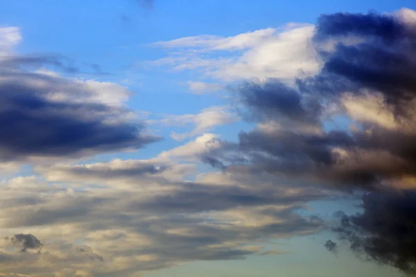 云彩的天空背景。云天 — 图库照片