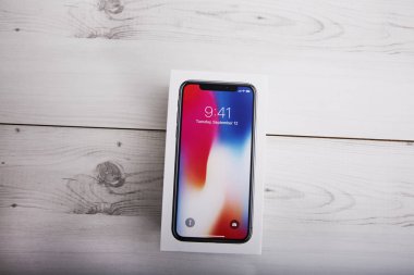 Tel Aviv, İsrail - 23 Kasım 2017: Iphone X akıllı telefon. En son Apple Iphone 10 cep telefonu. Açıklayıcı yazı işleri.