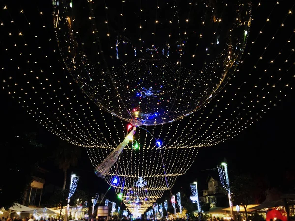 Tatil dekorasyon Noel için sokak Almanca koloni Hayfa'daki — Stok fotoğraf