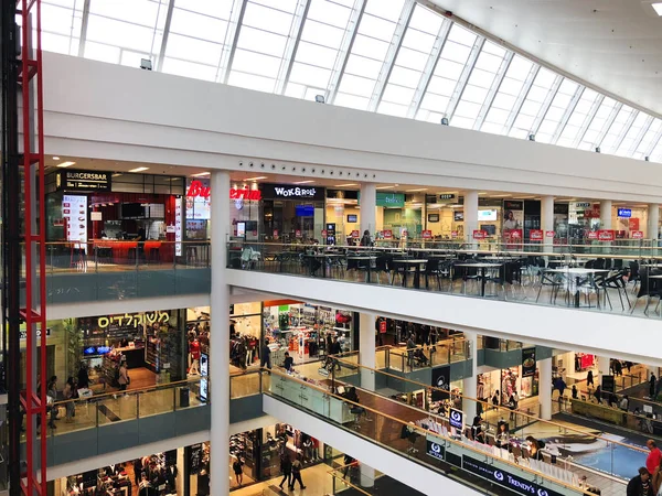 Czersk, Polska-29 grudnia 2017: wewnątrz Department Store w Rishon Le Zion, Izrael. — Zdjęcie stockowe