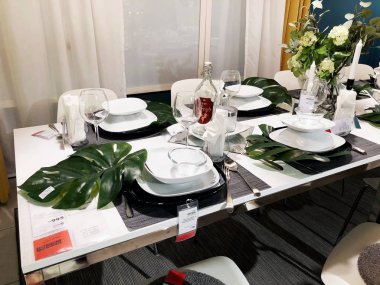  Rishon Le Zion, İsrail - 16 Aralık 2017: çiçek masa süslemeleri için tatil. 