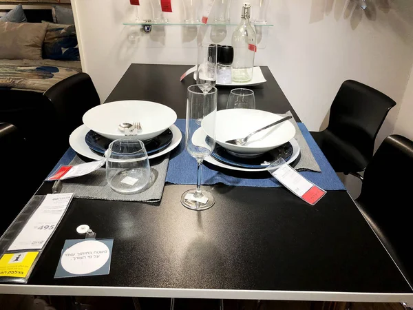  Rishon Le Zion, İsrail - 16 Aralık 2017: çiçek masa süslemeleri için tatil. 