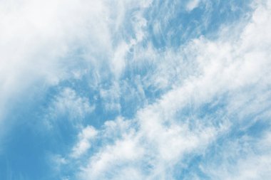 Bulutlu gökyüzü arka planı. Bulutlu gökyüzü