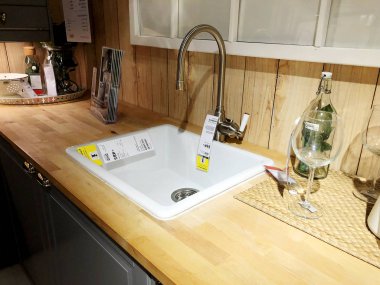  Rishon Le Zion, İsrail - 16 Aralık 2017: iç mobilya mağazası 