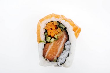 Suşi roll dan somon izole üzerinde beyaz arka plan.
