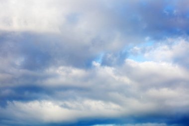 Bulutlu gökyüzü arka planı. Bulutlu gökyüzü