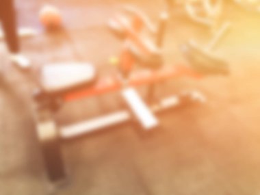 Spor salonunda eğitim aparatı. Spor salonu bulanık resim.
