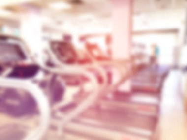 Spor salonunda eğitim aparatı. Spor salonu bulanık resim.