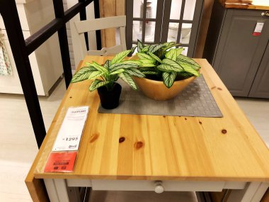 Rishon Le Zion, İsrail - 16 Aralık 2017: iç mobilya mağazası 