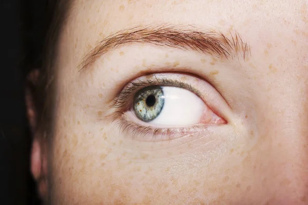 Ein schöner, aufschlussreicher Blick. Nahaufnahme — Stockfoto