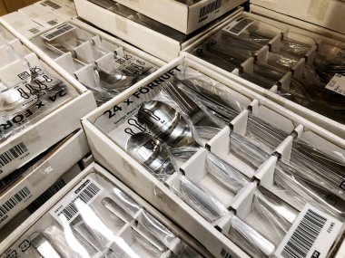 Rishon Le Zion, İsrail-Aralık 16, 2017: çeşitli mutfak eşyaları mağaza satılmaktadır. 