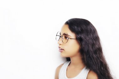 Görüntü güzel bir Afrika genç kızın gözlüklü.