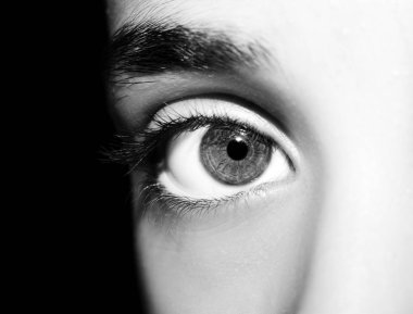 Güzel, anlayışlı bir kadın bakışı..