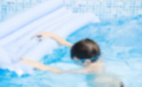 Rozmazaný obraz lidí, odpočinku u bazénu — Stock fotografie