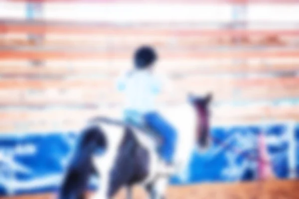 Fondo borroso abstracto. Clases de equitación para niños —  Fotos de Stock