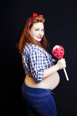 PIN tarzında Studio moda Kızıl hamile kadın