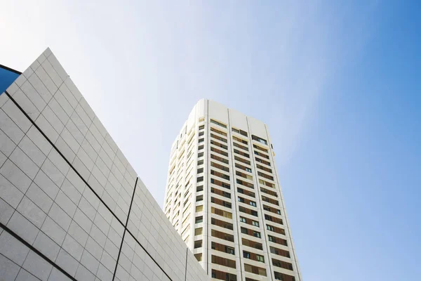 Arranha-céus em Tel aviv, de manhã cedo. Edifício de escritórios moderno, Israel . — Fotografia de Stock